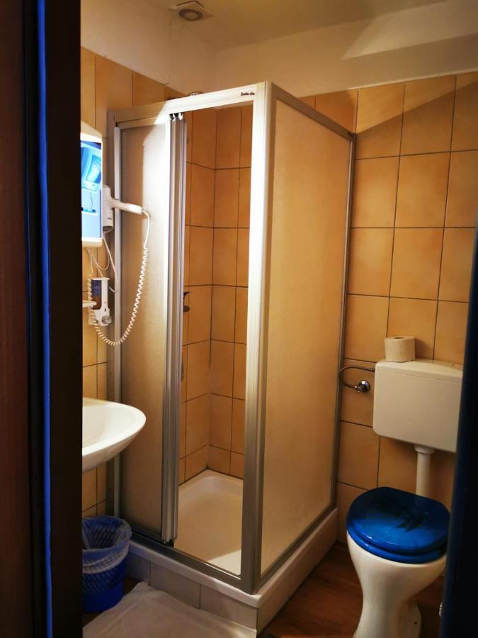 Hotel Goldene Krone Містельбах Екстер'єр фото